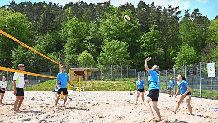 Schwallungen: Beachvolleyball-Anlage eingeweiht